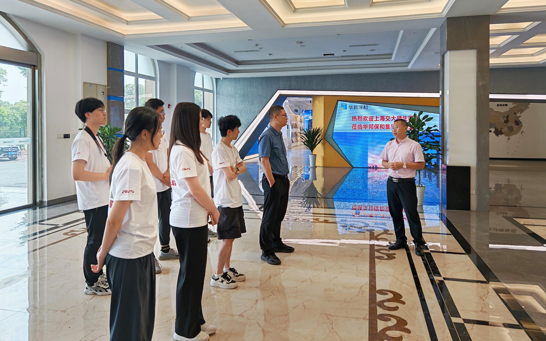 上海交通大學(xué)師生團隊蒞臨華邦保和參觀交流 上海交通大學(xué)師生團隊蒞臨華邦保和參觀交流